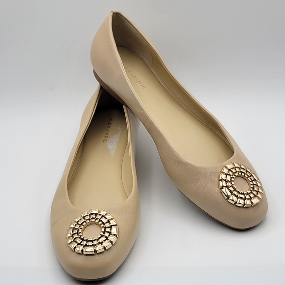 Alex Marie Women's Cream Flats with Gold Accent Size 9M. #1587 - Picture 1 of 6